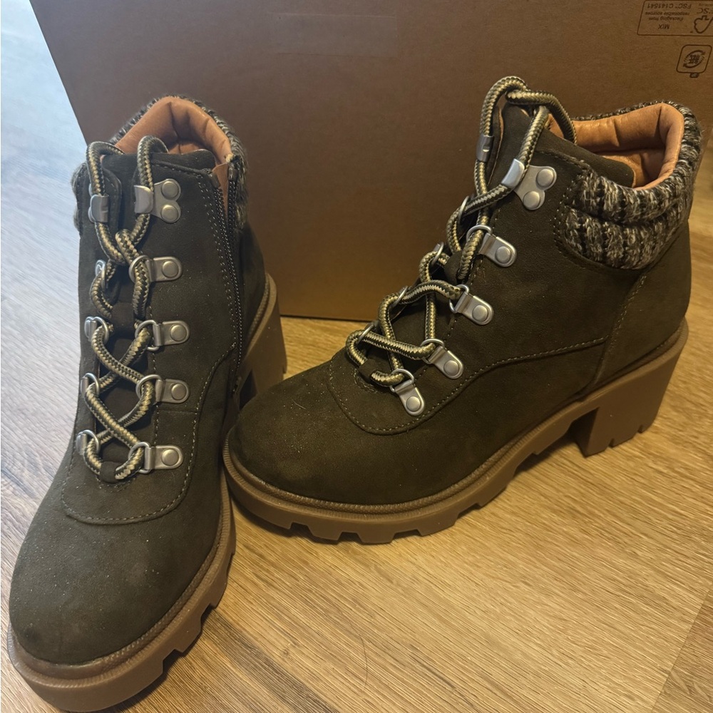 Women's Olive Lace-Up Ankle Boots
